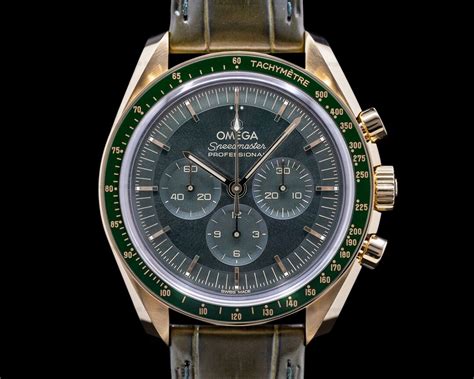 omega speedmaster professional moonwatch 310.63.42.50.10.001 yellow gold